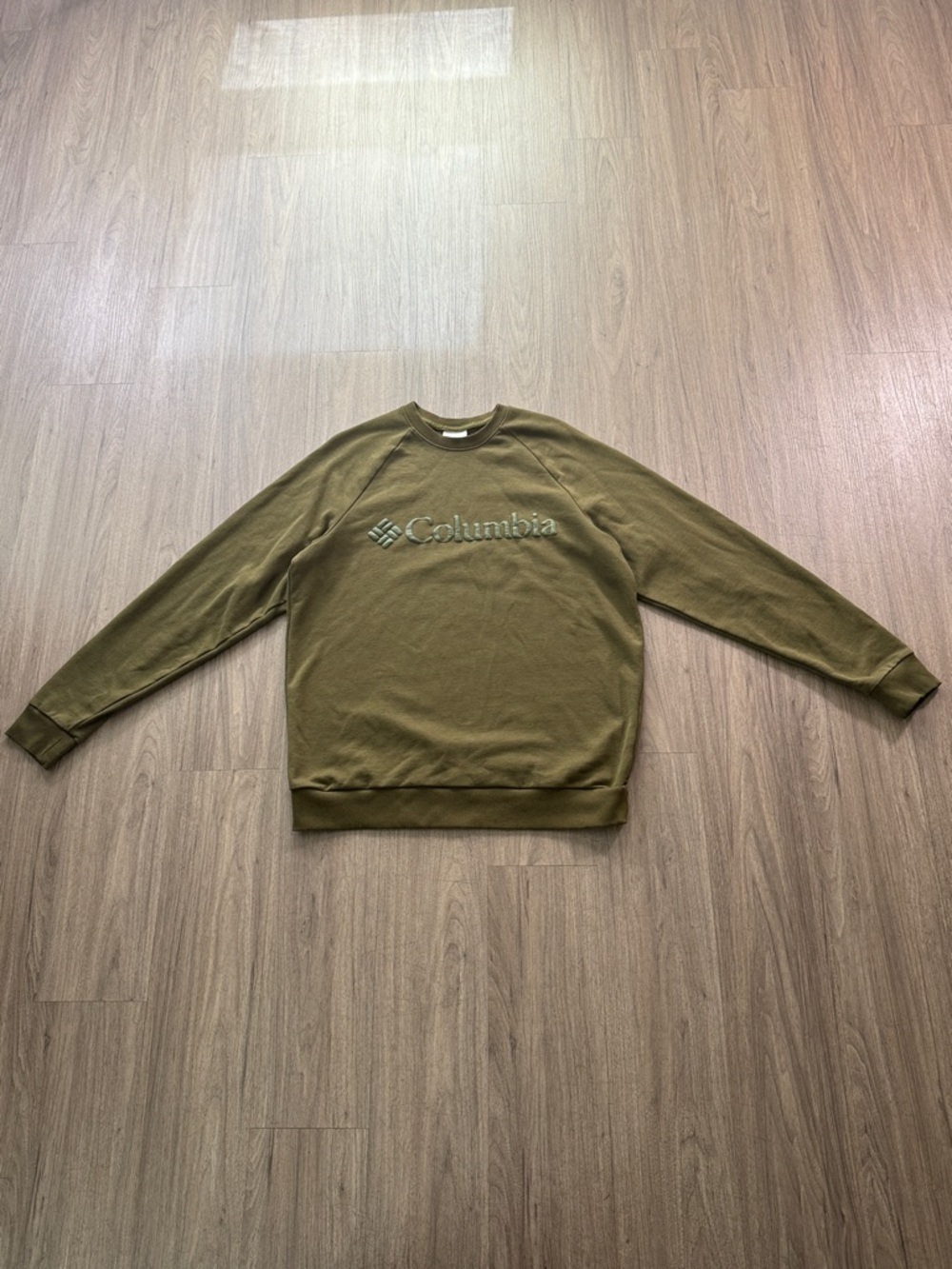 Columbia Men's Olive Crewneck Sweatshirt  Embroidered Logo, Size M 80% Cotton